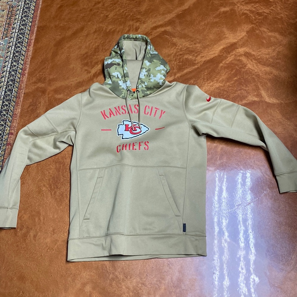 Salute too service chiefs hoodie
